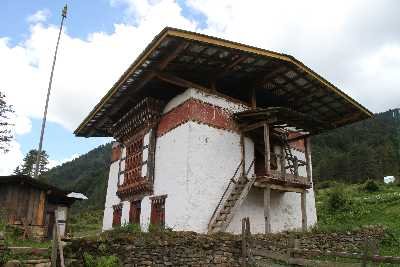 Nyelung Dechenling Temple